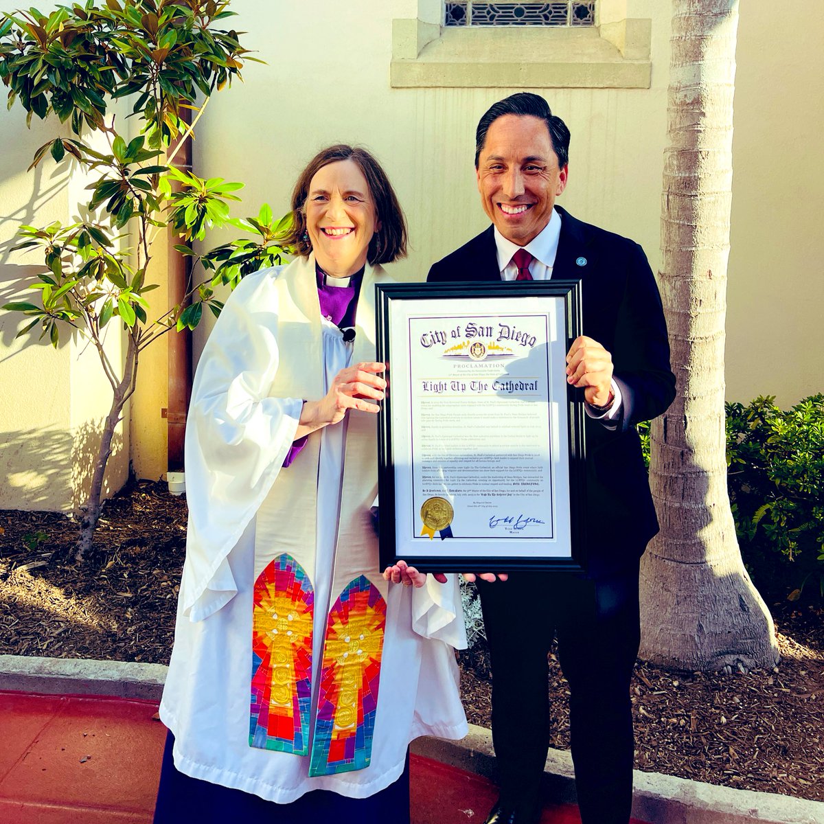 MayorToddGloria's tweet image. Tonight, we illuminated St. Paul’s Cathedral in #BankersHill for the 10th year in a row – a powerful interfaith tradition during #SDPride that reminds us that love always outshines hate. Thank you to Susan Jester and all who’ve made this tradition so meaningful. #ForAllofUs