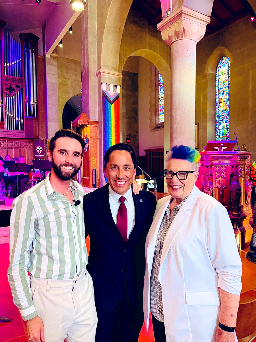MayorToddGloria's tweet image. Tonight, we illuminated St. Paul’s Cathedral in #BankersHill for the 10th year in a row – a powerful interfaith tradition during #SDPride that reminds us that love always outshines hate. Thank you to Susan Jester and all who’ve made this tradition so meaningful. #ForAllofUs
