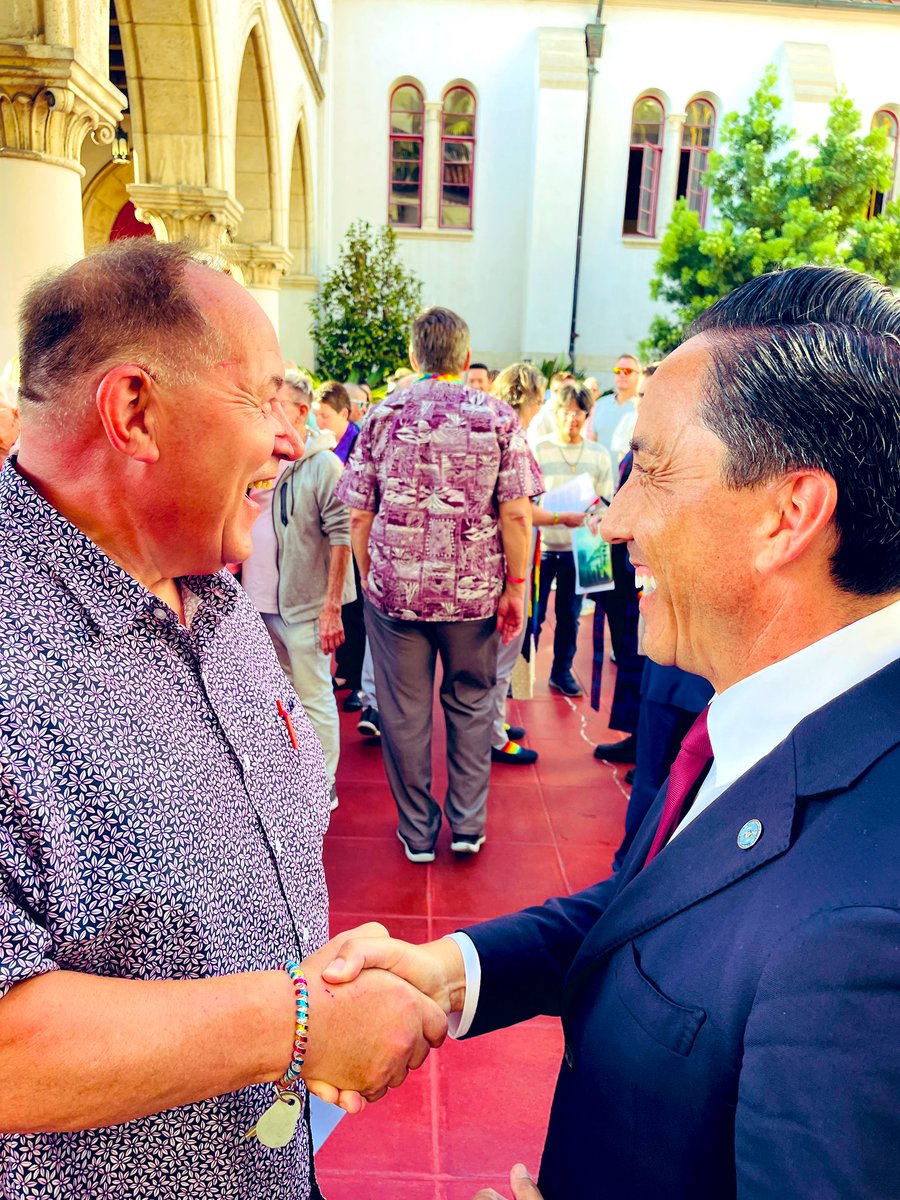 MayorToddGloria's tweet image. Tonight, we illuminated St. Paul’s Cathedral in #BankersHill for the 10th year in a row – a powerful interfaith tradition during #SDPride that reminds us that love always outshines hate. Thank you to Susan Jester and all who’ve made this tradition so meaningful. #ForAllofUs