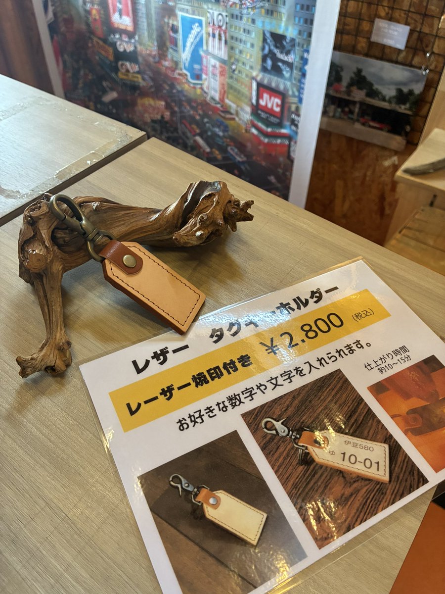 yurusolo's tweet image. いつもありがとうございます😊平日は埼玉県嵐山町の実店舗で営業中🏬✨今週末の3連休は富士川クラフトパークです🎪✨
水中コイン落としゲームやナンバープレートキーホルダー。オリジナルグッズ作製。なんか色々やっている革屋さんです🔨🐂✨お気軽にお立ち寄り下さい😊
#身延町 #オリジナルグッズ
