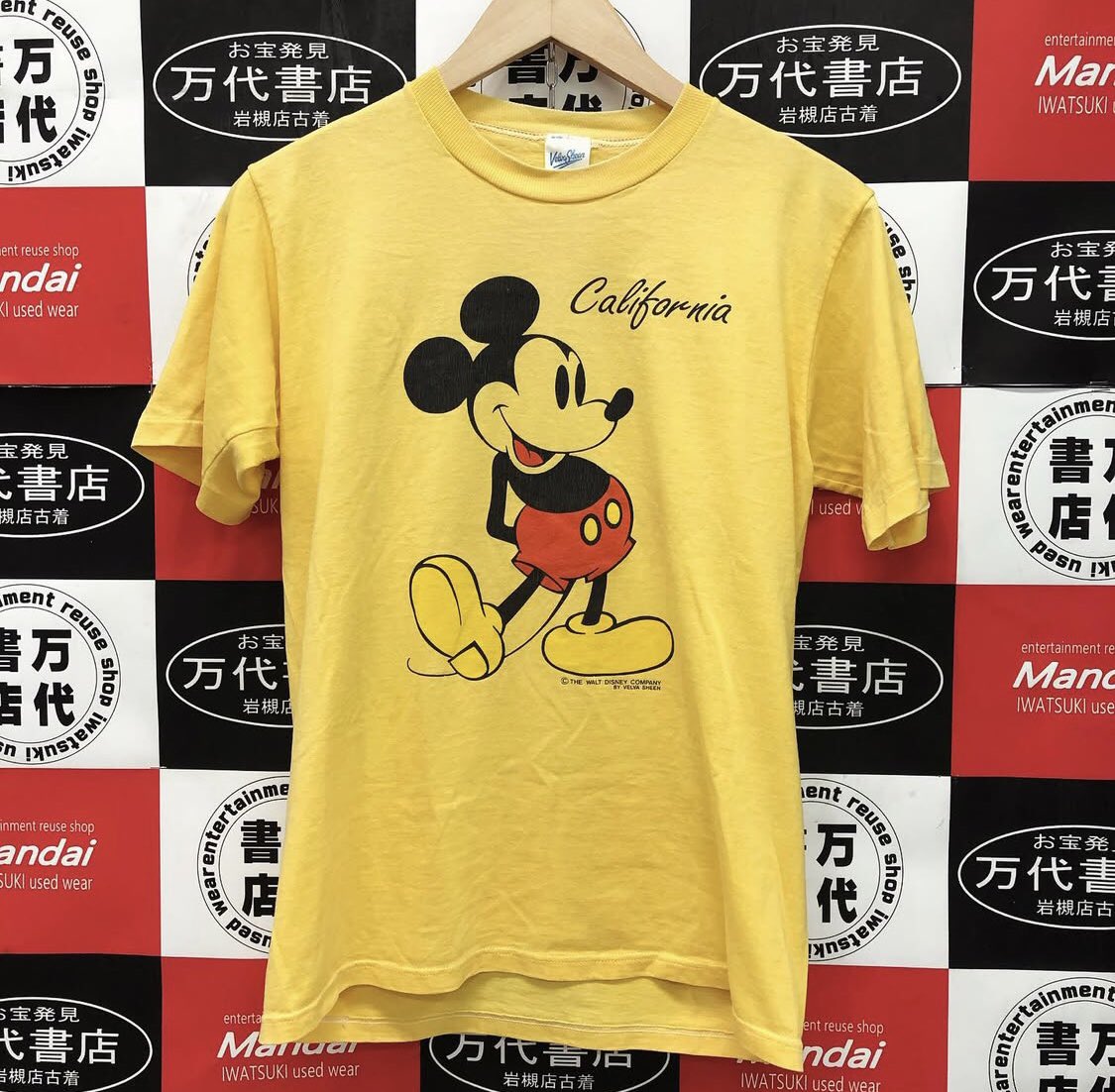 mandaiiwatuki's tweet photo. ★2階古着コーナー入荷情報★

■Velva Sheen
■80s ミッキーTシャツ
■size M
■当店販売価格 ¥6380 税込

古着の定番となっているミッキーの80sTシャツです！

#万代書店岩槻店 #万代書店岩槻店古着 #Disney https://t.co/ciODKckydl
