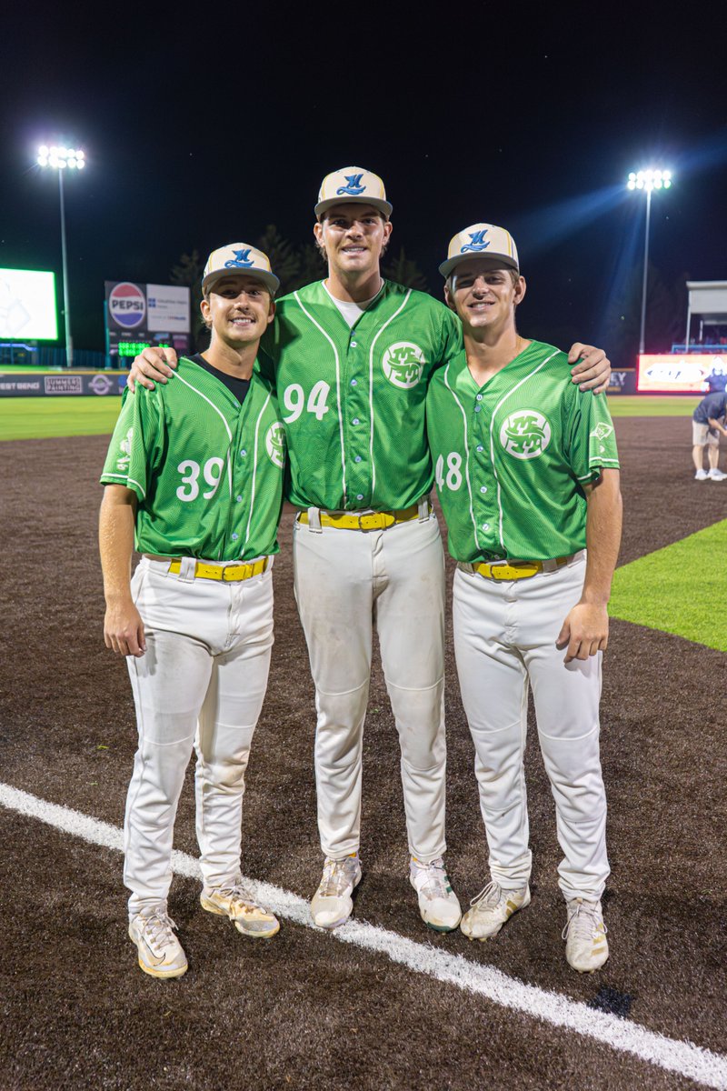 The stars are bright but it’s moments like this that shine - this is what baseball is all about ⭐️