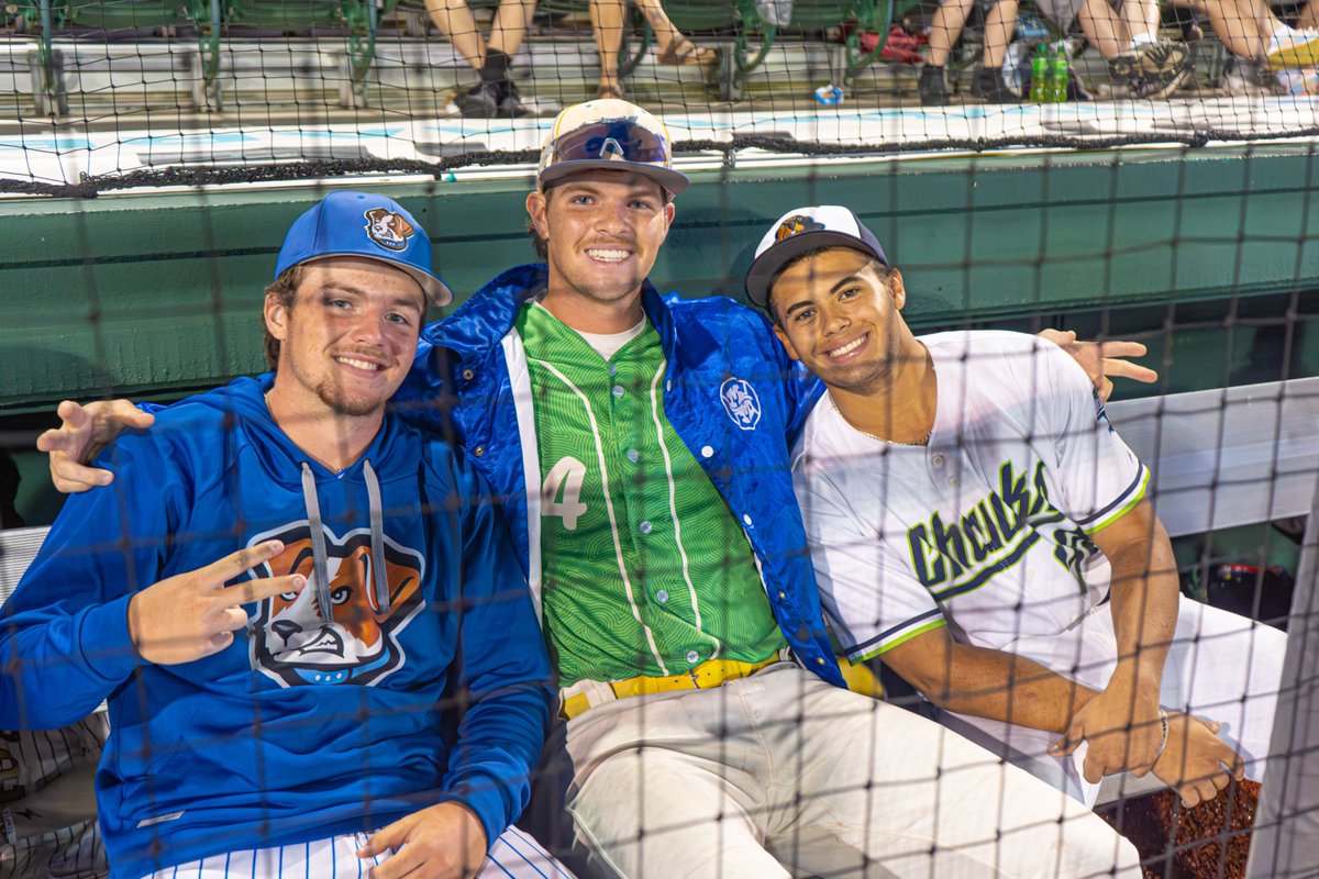 MadisonMallards's tweet photo. The stars are bright but it’s moments like this that shine - this is what baseball is all about ⭐️ https://t.co/XimS90DRJP