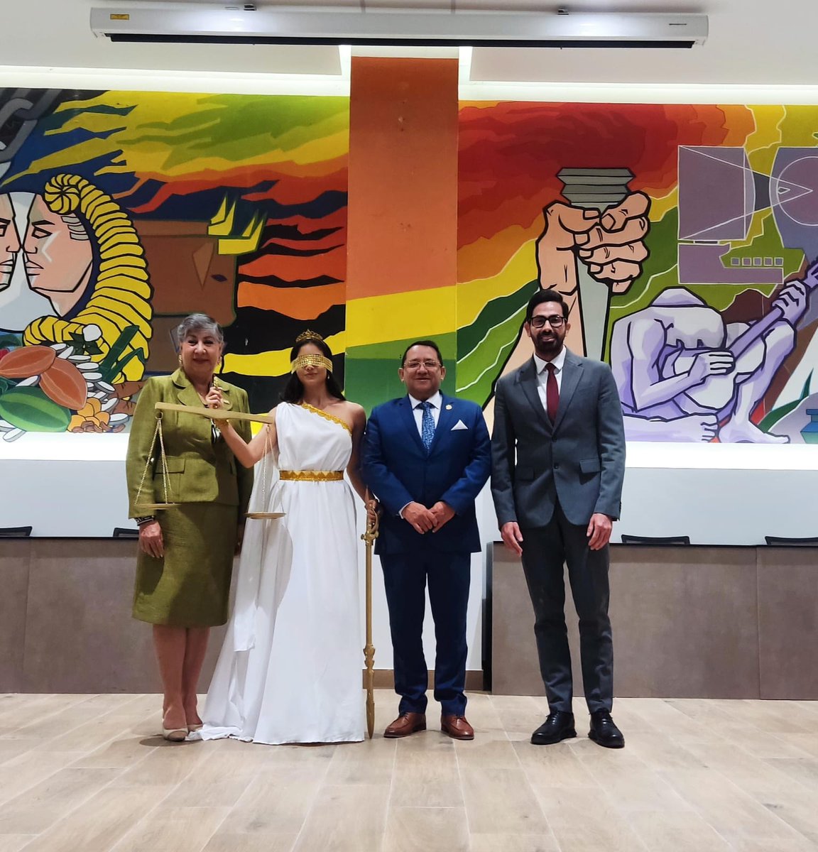 Contraloría Ecuador (@contraloriaecu) on Twitter photo 🏛️ #LaNuevaContraloria | El Dr. Mauricio Torres realizó la ponencia “La Contraloría General del Estado en la Administración Pública ecuatoriana” en <a href="/utm_manabi/">UTM no Oficial</a>, en el cual destacó el uso de tecnologías y la auditoría forense como herramientas clave para detectar fraudes y 🏛️ #LaNuevaContraloria | El Dr. Mauricio Torres realizó la ponencia “La Contraloría General del Estado en la Administración Pública ecuatoriana” en <a href="/utm_manabi/">UTM no Oficial</a>, en el cual destacó el uso de tecnologías y la auditoría forense como herramientas clave para detectar fraudes y