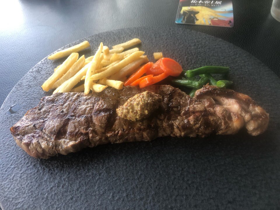 KitadaKoichi's tweet photo. コラボメニューのテツローのビフテキ食べたよ https://t.co/kwTzIEY9Un