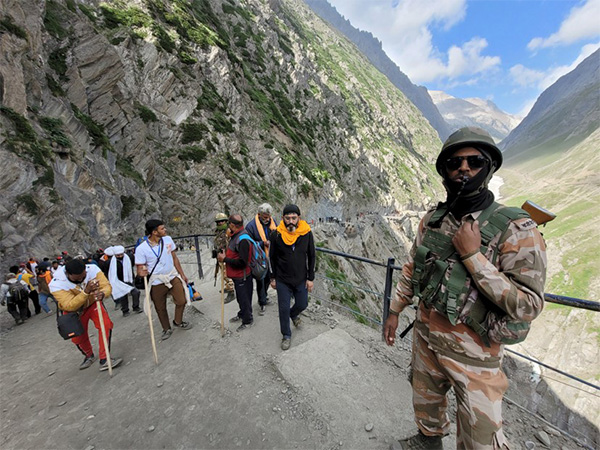 ani_digital's tweet photo. Amarnath Yatra suspended for today due to incessant rain
Read @ANI Story | https://t.co/biEXt8AC2s
#AmarnathYatra #suspended #incessantrain https://t.co/DU3NnsQCIt
