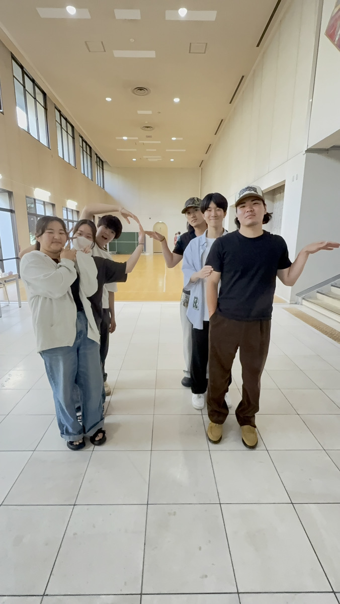 🎉本日7/17は「理学療法の日」🎉

理学療法士はPhysical Therapist,略してPTとも呼ばれています。
そこで理学療法学科の学生にPとTを作ってもらいました😆😆
ぜひこの機会に理学療法について知ってみませんか？
#TPU  #リハビリテーション #専門職大学 #理学療法士 #理学療法の日 #理学療法　#PT