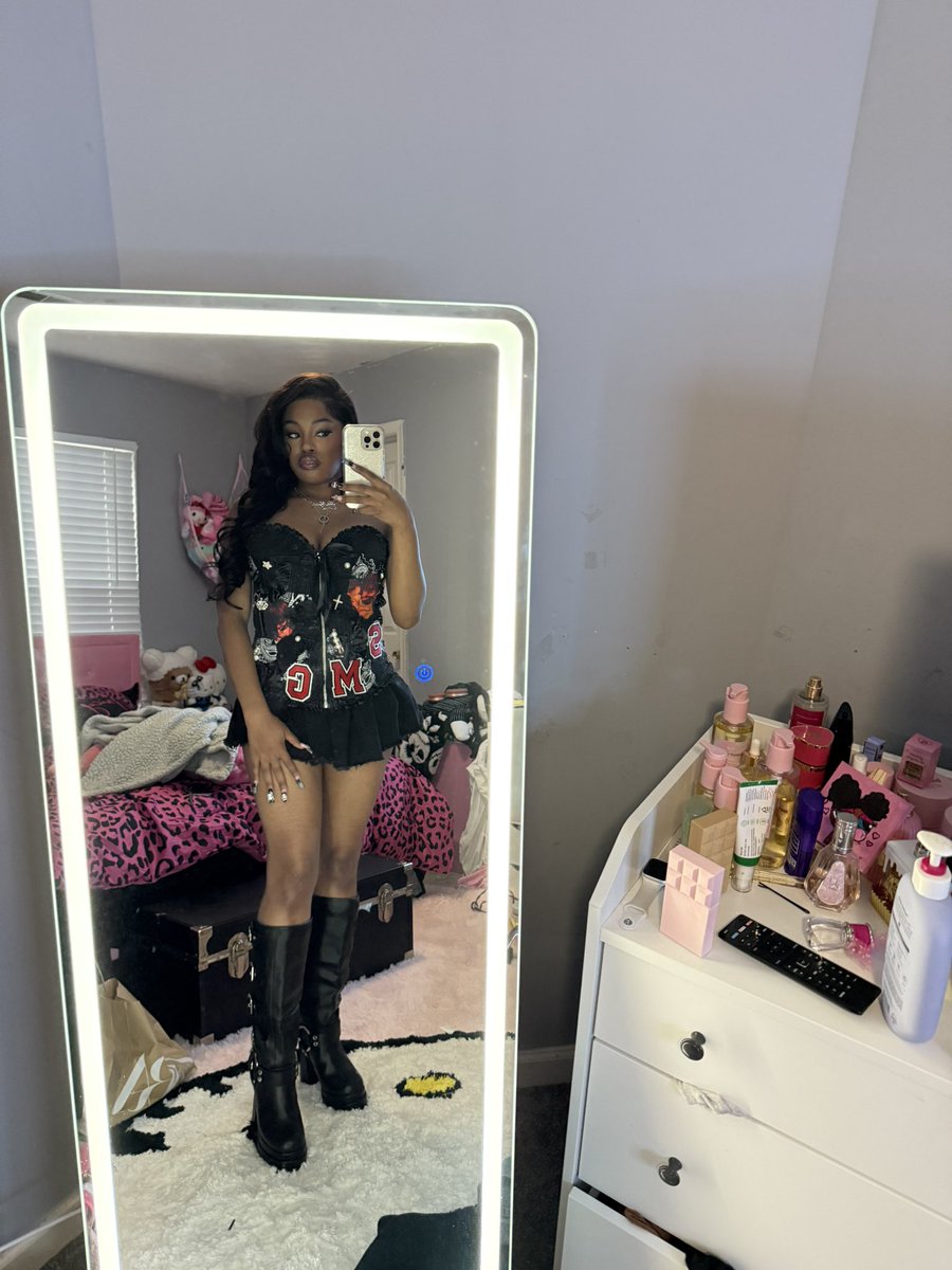 PRlNCESSXMISERY's tweet photo. late post but ayeee
#ATEEZbaltimore
#ATEEZinBaltimore
#inyourfantasy_baltimore https://t.co/EuXuPef9Me