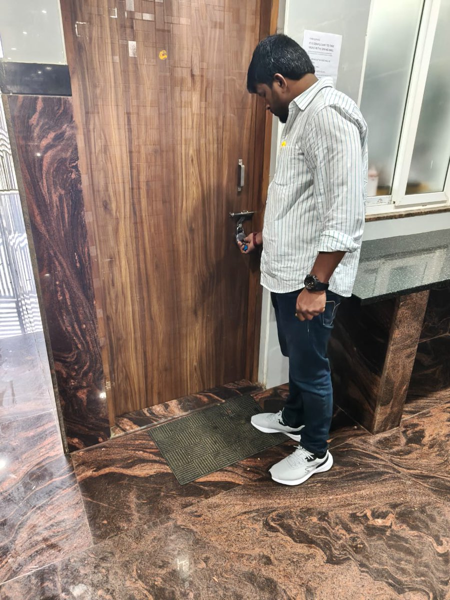 🚫 Several unauthorized Paying Guest (PG) accommodations have been sealed in #Mahadevapura Zone as part of the enforcement drive against illegal establishments. 

Action taken to ensure public safety and compliance with regulations. 
#BBMP #MahadevapuraZone #PGEnforcement #PG