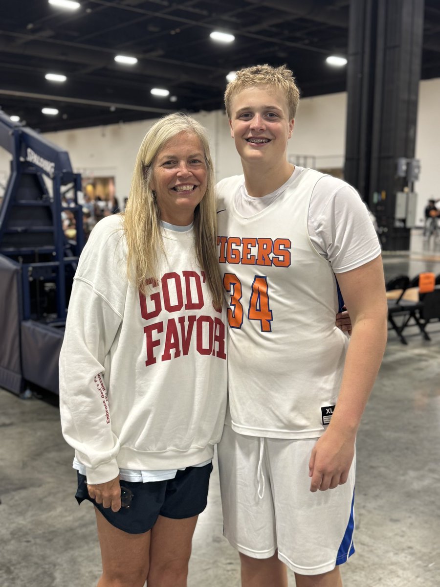 KristenSisk's tweet image. One last ride…
Heading to NC with @CutterSisk for the @Phenom_Hoops Summer Havoc

Love watching this kid play ♥️
@TigersTennessee @GodsFavorshop 

(not ready for this to end)