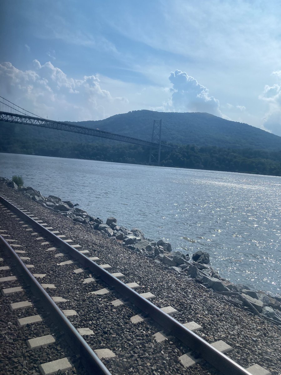 keith_saunders's tweet image. The Hudson River line