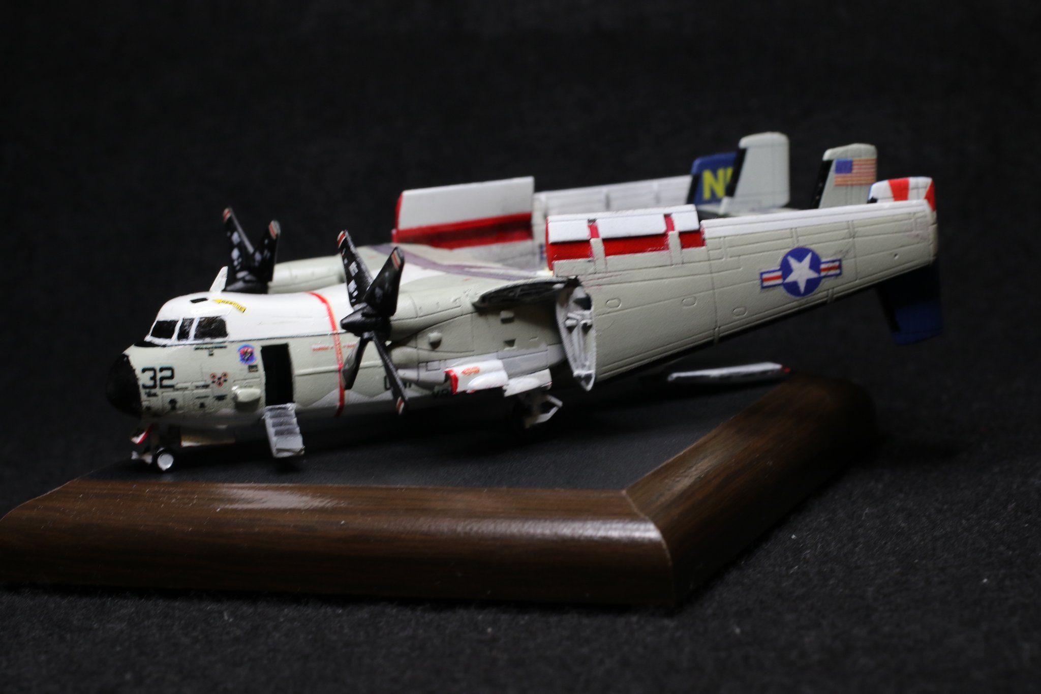 1/144  フォクスワンデザイン　C-2A  グレイハウンド（完成品） Amazon | フォックスワンデザイン 1/144 アメリカ海軍 グラマン