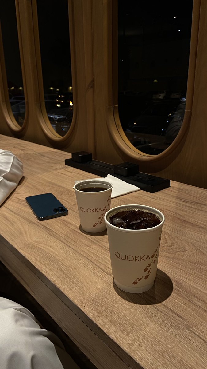 من لقى منك البشاشه والسّماحه 
واللسان الذرب والهرج القراحي
ㅤ 
لا تلومه لا انكسر صوبك جناحه  
ما يمرّك واحدٍ ويروح صاحي .

- سعد بن جدلان -