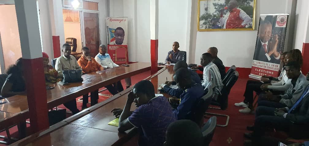 TOUSSAINT MATANZONGA (@toussaintm24492) on Twitter photo #RDC_KINSHASA_UNC 🇨🇩
Les Communicateurs de l'UNC ont été reçu ce mercredi 16 juillet 2025 par l'Interfédéral de la ville de Kinshasa 🇨🇩 honorable
<a href="/GaborienM/">Gaborian Mboma kumeza</a> pour un échange fructueux concernant la redynamisation et la restructuration du parti cher à l'honorable <a href="/VitalKamerhe1/">Vital Kamerhe</a>. #RDC_KINSHASA_UNC 🇨🇩
Les Communicateurs de l'UNC ont été reçu ce mercredi 16 juillet 2025 par l'Interfédéral de la ville de Kinshasa 🇨🇩 honorable
<a href="/GaborienM/">Gaborian Mboma kumeza</a> pour un échange fructueux concernant la redynamisation et la restructuration du parti cher à l'honorable <a href="/VitalKamerhe1/">Vital Kamerhe</a>.