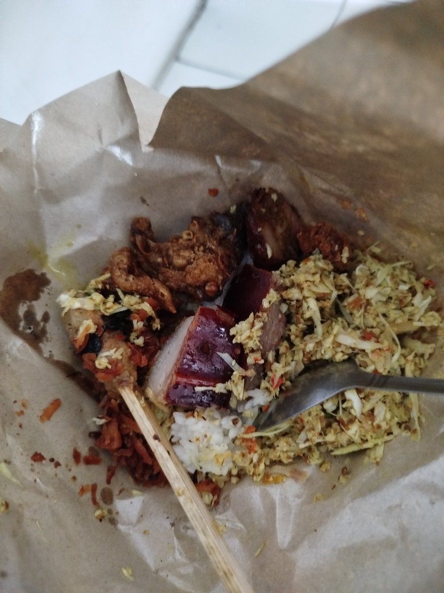 Masak maem nasi kene misi sendok.. Gak kalcer bngt