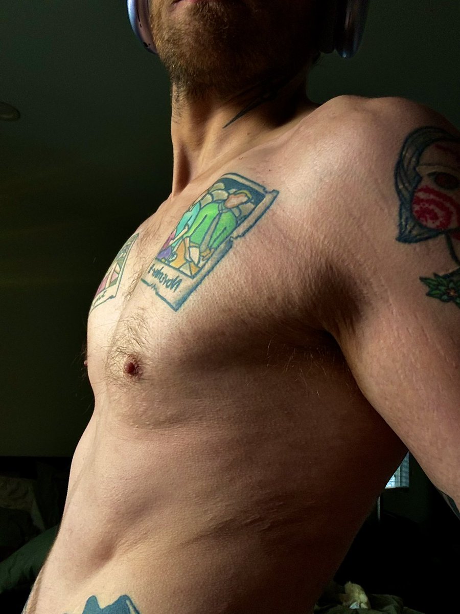 elijahdaniel's tweet image. wait im starting to get lil titties omg im finally putting on muscle