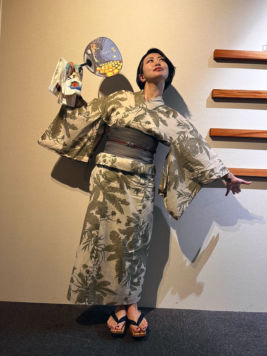 空井 仁美/ Hitomi Sorai (@soramx004) on Twitter photo 本日は祇園祭の見せ場、前祭の山鉾巡行✨
あいにくのお天気ですが、
京都の街は賑わってます✨
今日はこんな浴衣で👘🫶
渋好みなので、ついついこういう合わせをしちゃう…!
本日もよろしくお願いします🙇♀️
#グッドニュー 本日は祇園祭の見せ場、前祭の山鉾巡行✨
あいにくのお天気ですが、
京都の街は賑わってます✨
今日はこんな浴衣で👘🫶
渋好みなので、ついついこういう合わせをしちゃう…!
本日もよろしくお願いします🙇♀️
#グッドニュー
