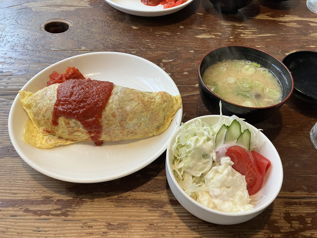 mjs_kumamoto's tweet image. お疲れ様です!
今日の熊本は晴れ☀️
先日のランチ🍽️
具沢山のオムライス🐣🍅
酸味のあるケチャップでなんだか懐かしい気持ちになりました
本日もよろしくお願いいたします🙇
#MJS #ミロク情報サービス #企業公式が朝の挨拶を言い合う #企業公式が地元の天気を言い合う