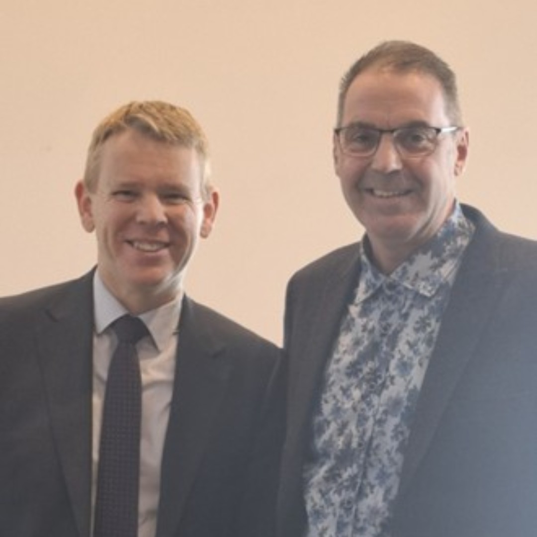 Great opportunity to catch up with Labour Leader Chris Hipkins at the LGNZ conference. 

As an apolitical organisation NZPI works with all political parties to advocate for the planning profession &amp; plan together for a better NZ.