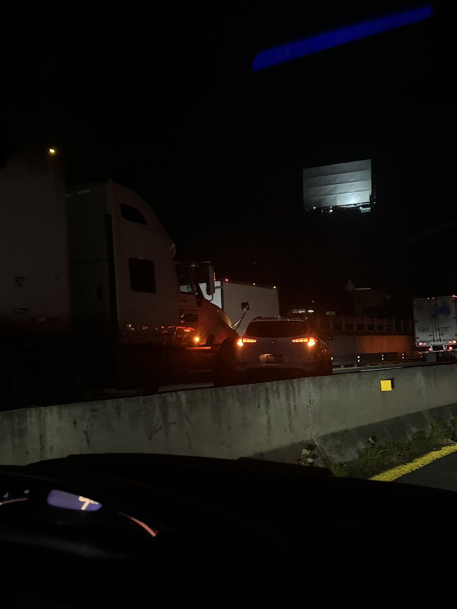 Alessa ✨ (@alefa29) on Twitter photo Choque de un tráiler y una camioneta en la autopista GDL - ZAPO en dirección a Zapotlanejo
Es carril derecho a la altura casi de la caseta a Tonalá
<a href="/Trafico_ZMG/">TráficoZMGuadalajara</a> Choque de un tráiler y una camioneta en la autopista GDL - ZAPO en dirección a Zapotlanejo
Es carril derecho a la altura casi de la caseta a Tonalá
<a href="/Trafico_ZMG/">TráficoZMGuadalajara</a>