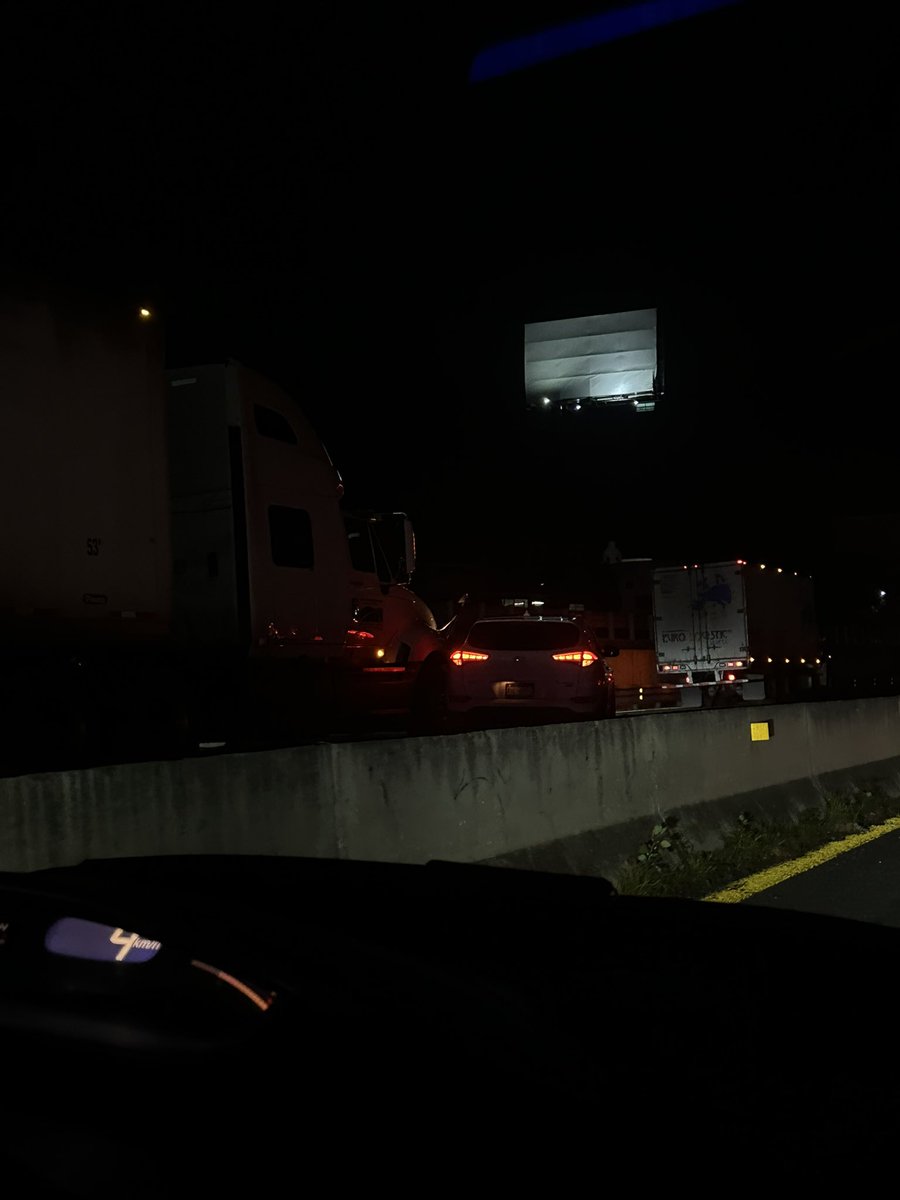 AleFa29's tweet image. Choque de un tráiler y una camioneta en la autopista GDL - ZAPO en dirección a Zapotlanejo 
Es carril derecho a la altura casi de la caseta a Tonalá 
@Trafico_ZMG