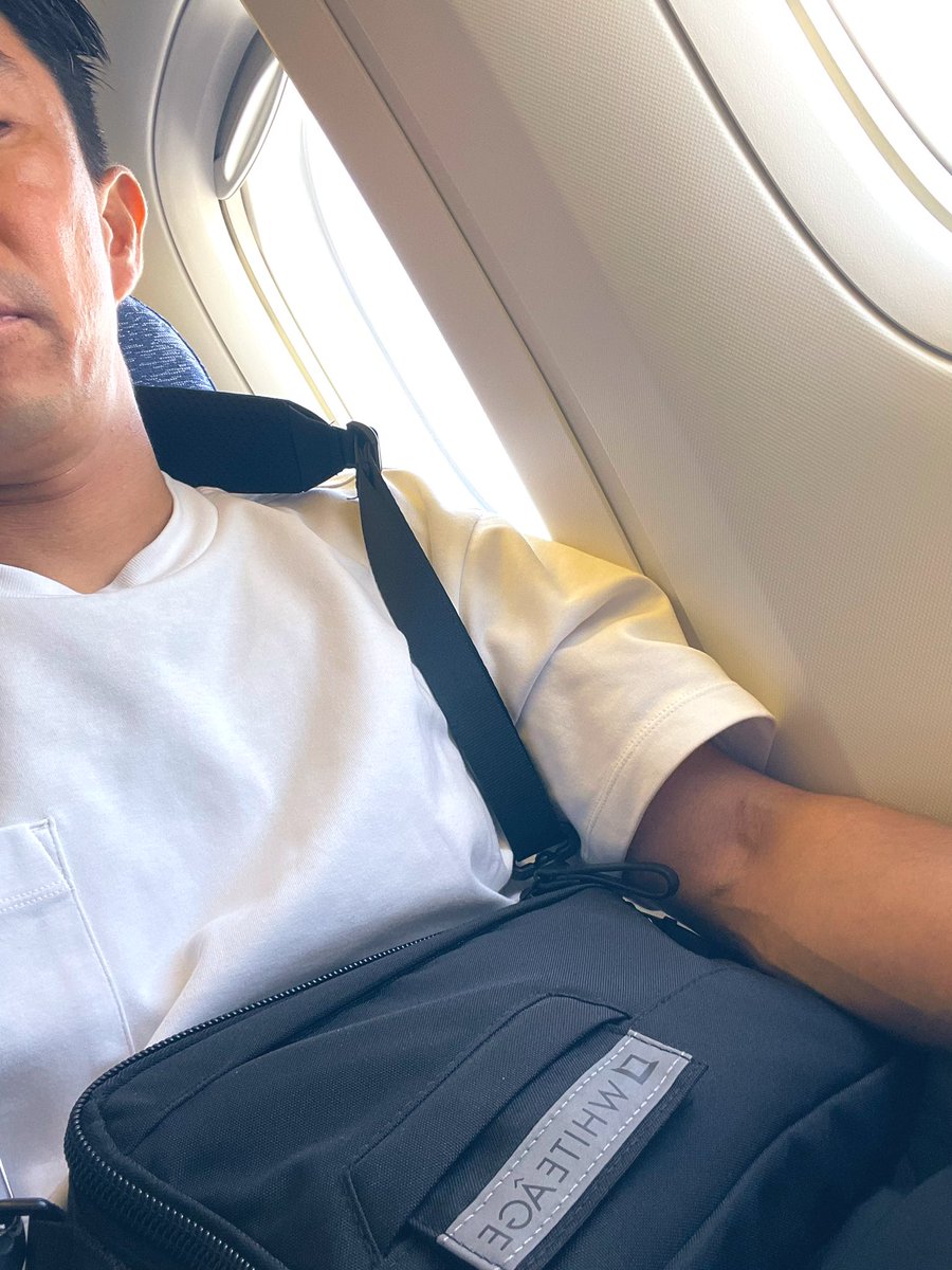 takuto_iguchi's tweet image. 北海道へ✈️

#WHITEÂG のショルダーバックと👍