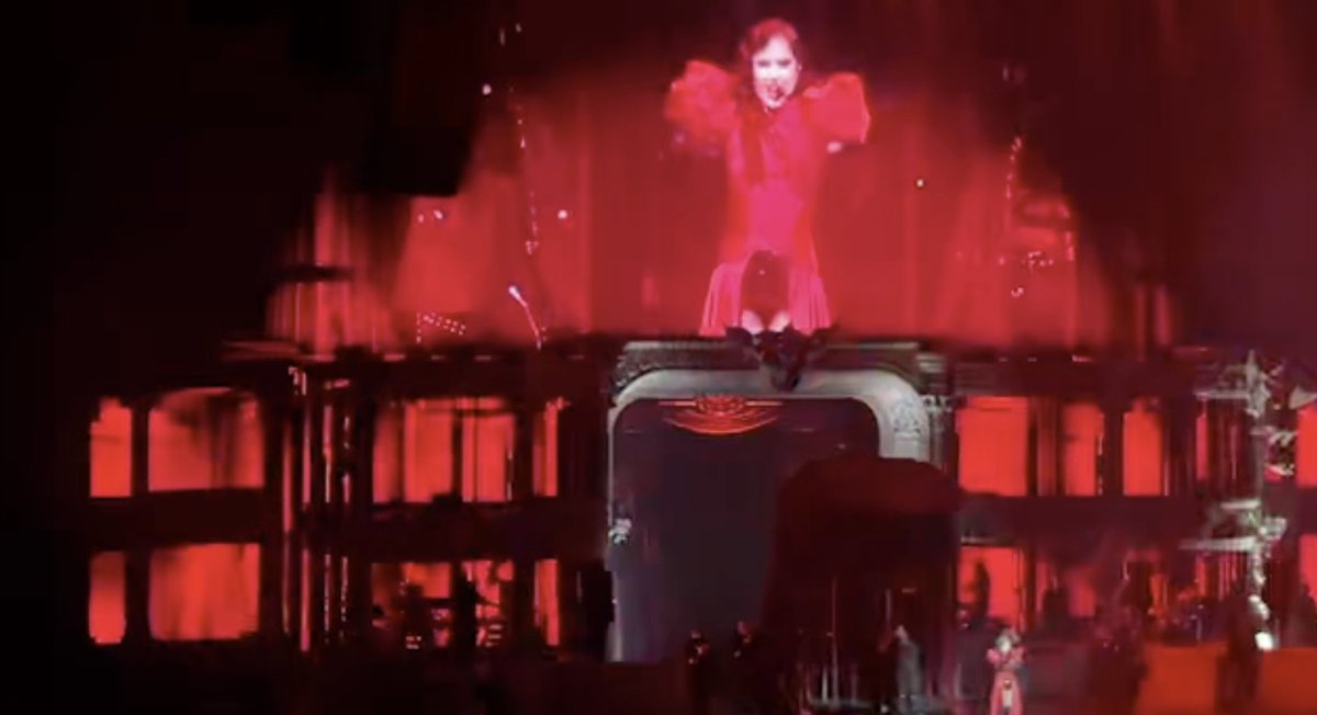 LADY GAGA IS PERFORMING AURA