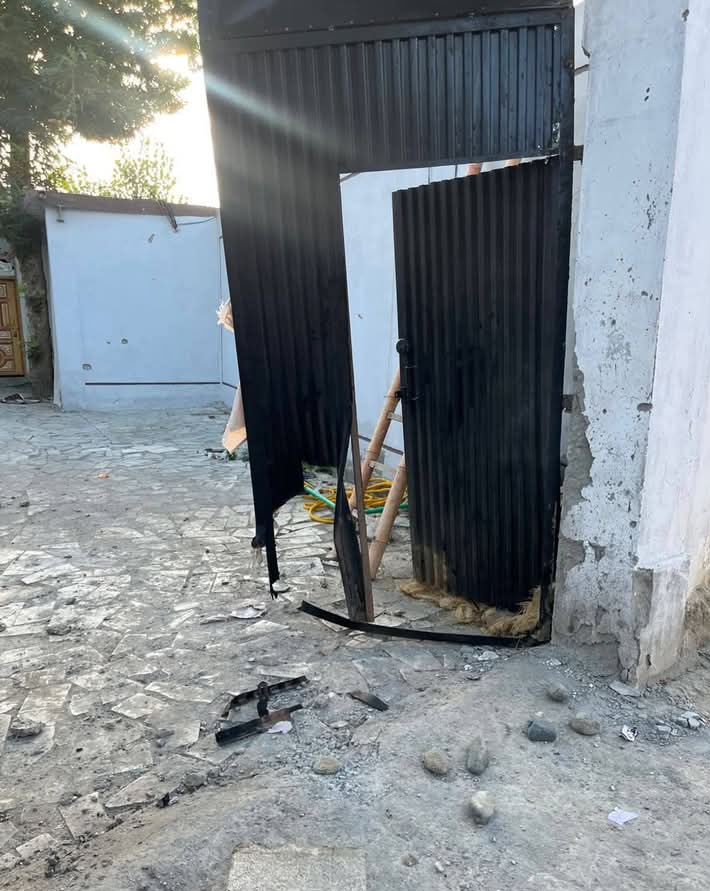 MahazOfficial1's tweet image. Alert: A bomb blast went off at the house of Dr. Hameed Ur Rahman, Member of Provincial Assembly Khyber Pakhtunkhwa from Bajaur district, earlier this morning. No casualties reported. The gate of the house has been damaged.