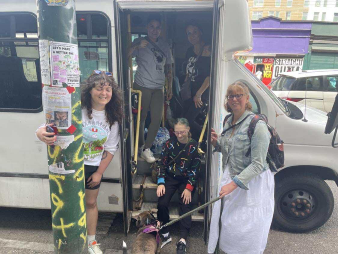 fionaeyork's tweet image. Former residents of CRAB Park & other encampments are going mobile w/ a "Cooling Bus" to beat the heat.
The Cooling Bus is a grassroots initiative led by “peers” – community experts deeply connected to the DTES.
The team is “taking it to the streets” on Mon, Weds and Fridays 🚌