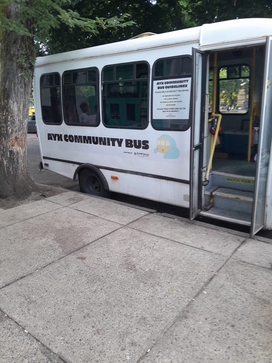 fionaeyork's tweet image. Former residents of CRAB Park & other encampments are going mobile w/ a "Cooling Bus" to beat the heat.
The Cooling Bus is a grassroots initiative led by “peers” – community experts deeply connected to the DTES.
The team is “taking it to the streets” on Mon, Weds and Fridays 🚌