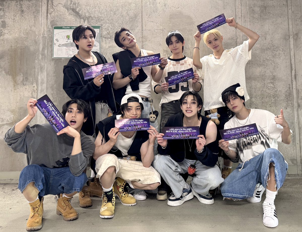 bangchan_robin's tweet photo. 今日も今日とてチャニが好き🖤
イチゴちゃん欲しいけど高すぎるんよ https://t.co/9snRRDWxhY