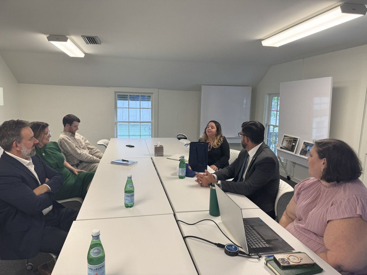 PresMannyDiazJr's tweet image. Great visit with our @UWF students at @AmerMagicTeam and the @UWFHaasCenter today ! Incredible opportunities in hands on work and research! #GoArgos
