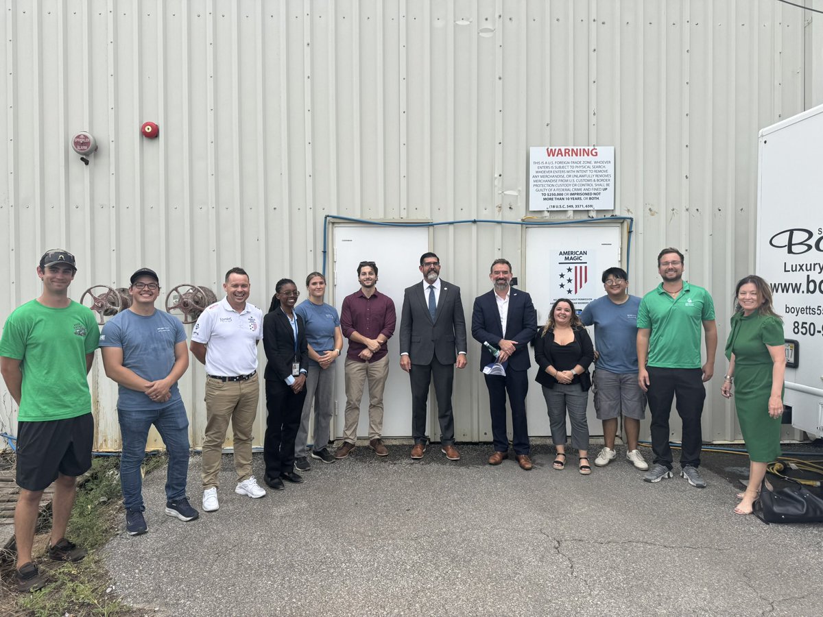 PresMannyDiazJr's tweet image. Great visit with our @UWF students at @AmerMagicTeam and the @UWFHaasCenter today ! Incredible opportunities in hands on work and research! #GoArgos