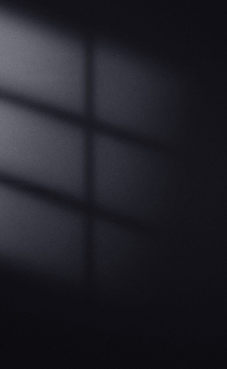 في زاوية صغيره ..
تجلس ..
حاضنةً ركبتيها ..
ودموعها تنهمر ..
ليس هناك سبب واضح ..
ولكنها تعلم أن داخلها الكثير ..
من التراكمات ..
ولا أحد حولها ..
غير الظلام ! ...♪