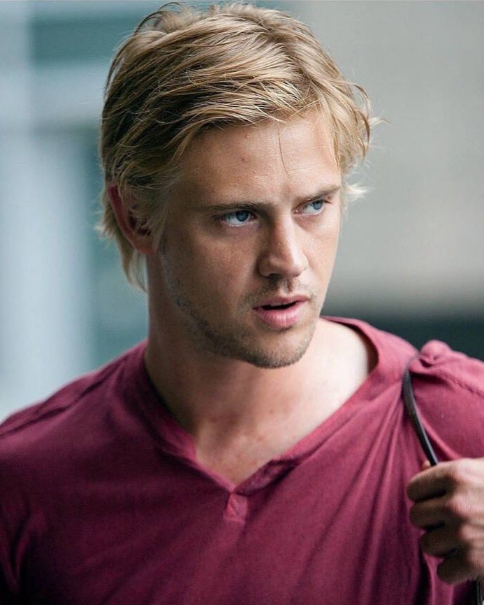 theboydarchives's tweet image. boyd on the set of “very good girls”— strictly serving face card ᯓ★