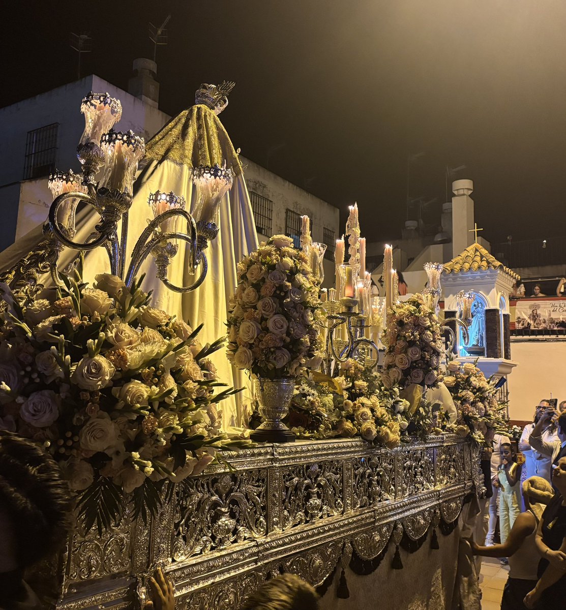 B.M. Julián Cerdán (@bmjuliancerdan) on Twitter photo ⚪️🟤 𝓥𝓲𝓻𝓰𝓮𝓷 𝓭𝓮𝓵 𝓒𝓪𝓻𝓶𝓮𝓷 ⚓️
📍C/Fernando el Católico
⌚️01:20 h.
🎼”Sevilla Cofradiera” (Laserna)
🎼”Espíritu Santo” (Pablo Ojeda)
🎼”Ave María” <a href="/CristobalLG/">Cristóbal López Gándara</a>
⛪️ <a href="/CarmendeBonanza/">Hermandad del Carmen de Bonanza</a>
#16DeJulio #virgendelcarmen2025 #SuenaJuliánCerdán ⚪️🟤 𝓥𝓲𝓻𝓰𝓮𝓷 𝓭𝓮𝓵 𝓒𝓪𝓻𝓶𝓮𝓷 ⚓️
📍C/Fernando el Católico
⌚️01:20 h.
🎼”Sevilla Cofradiera” (Laserna)
🎼”Espíritu Santo” (Pablo Ojeda)
🎼”Ave María” <a href="/CristobalLG/">Cristóbal López Gándara</a>
⛪️ <a href="/CarmendeBonanza/">Hermandad del Carmen de Bonanza</a>
#16DeJulio #virgendelcarmen2025 #SuenaJuliánCerdán