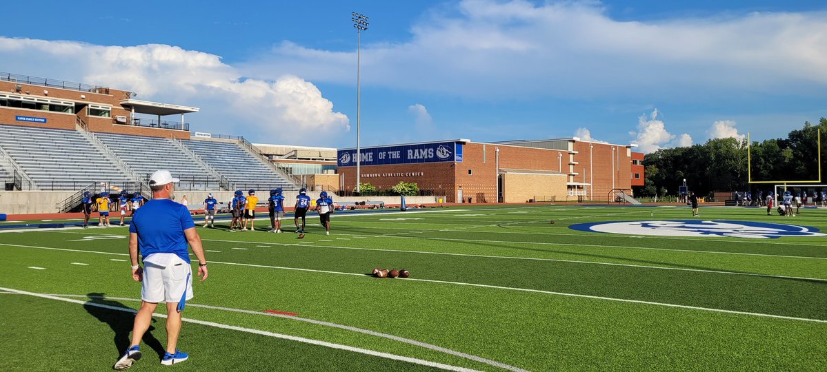 pHalfacre_STL's tweet image. Here in Ladue as the Hamilton Era begins for the Rams