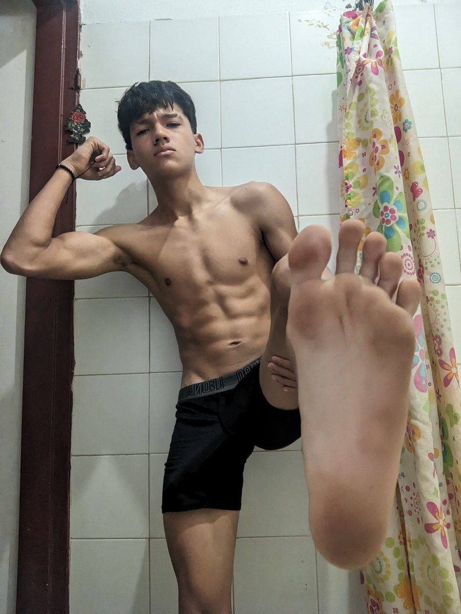 These suck. Who wants them in his face?
#findom #cashmaster #ATM #cashslave
