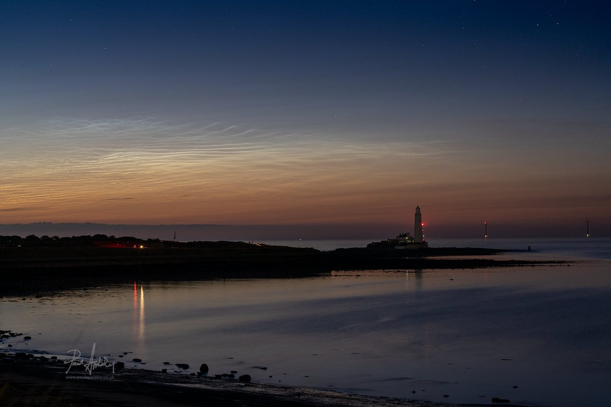 PaulAppleby_01's tweet image. The noctilucent clouds were out again tonight.
Midnight 16th/17th July 2025
St. Mary's Lighthouse, North Tyneside