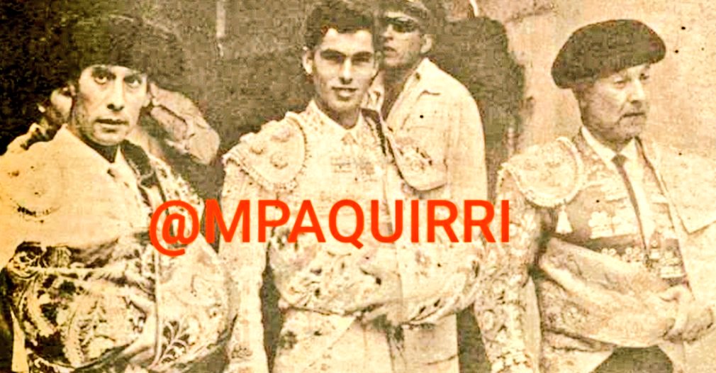 MPAQUIRRI's tweet photo. #TalDiaComoHoy EN 1966:

ERA LA TARDE ESCOGIDA PARA QUE PAQUIRRI TOMARA LA ALTERNATIVA EN #Barcelona.....

AQUÍ EN EL CALLEJÓN DE LA PLAZA JUNTO AL QUE IBA A SER SU PADRINO DE CEREMONIA #Bienvenida Y EL TESTIGO #Chamaco

(1/14) https://t.co/Ooy93LvXhR