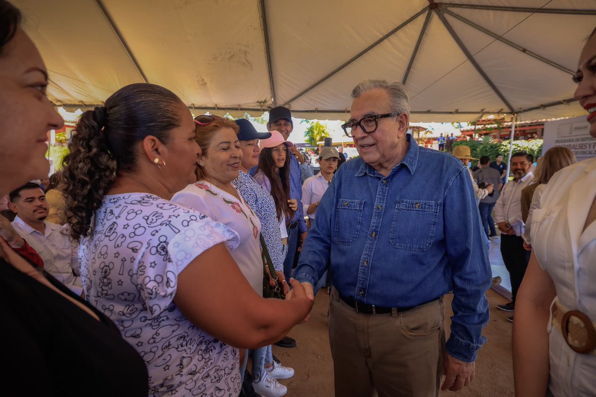 rochamoya_'s tweet image. Desde el primer día hemos estado cerca de quienes viven de la pesca.
Con el Programa de Repoblamiento 2025 sembramos 25 millones de alevines en presas y embalses de Sinaloa, beneficiando a más de 3,500 familias.
Hoy, junto a las y los pescadores de la zona de la Presa Picachos,…