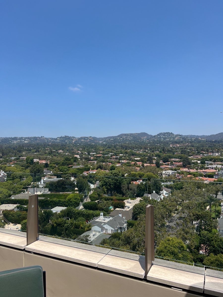 MeetMelKo's tweet image. Wandered Pebble Beach, saw sea otters at the aquarium, ate sushi while getting my feet rubbed, drank lots of great wine, had my tan lines admired during a trio, went lingerie shopping, and had the best uni pasta I’ve ever eaten. Thanks for the love California. 💗