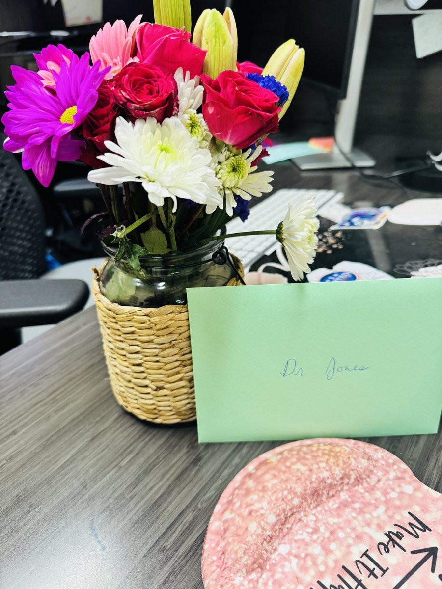 Thanks to my amazing team!!❣️