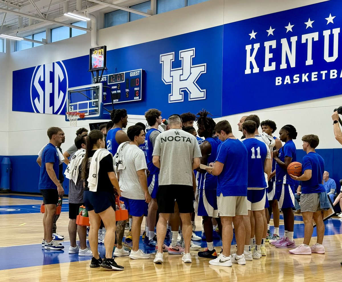 CameronMillz's tweet image. The first @UKSportsNetwork @UK_HealthCare Practice Report of the ‘25-‘26 season will post shortly. After @KentuckyMBB’s last practice w/ La Familia TBT team tonight, Coach Pope & I talk about the 19 summer practices so far & how important it is practicing with former Cats. #BBB