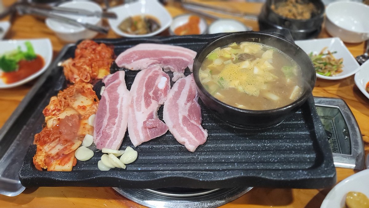 우렁쌈밥
검암맛집이었는데
서구청으로 이동
여전히 사람이 많네~~~