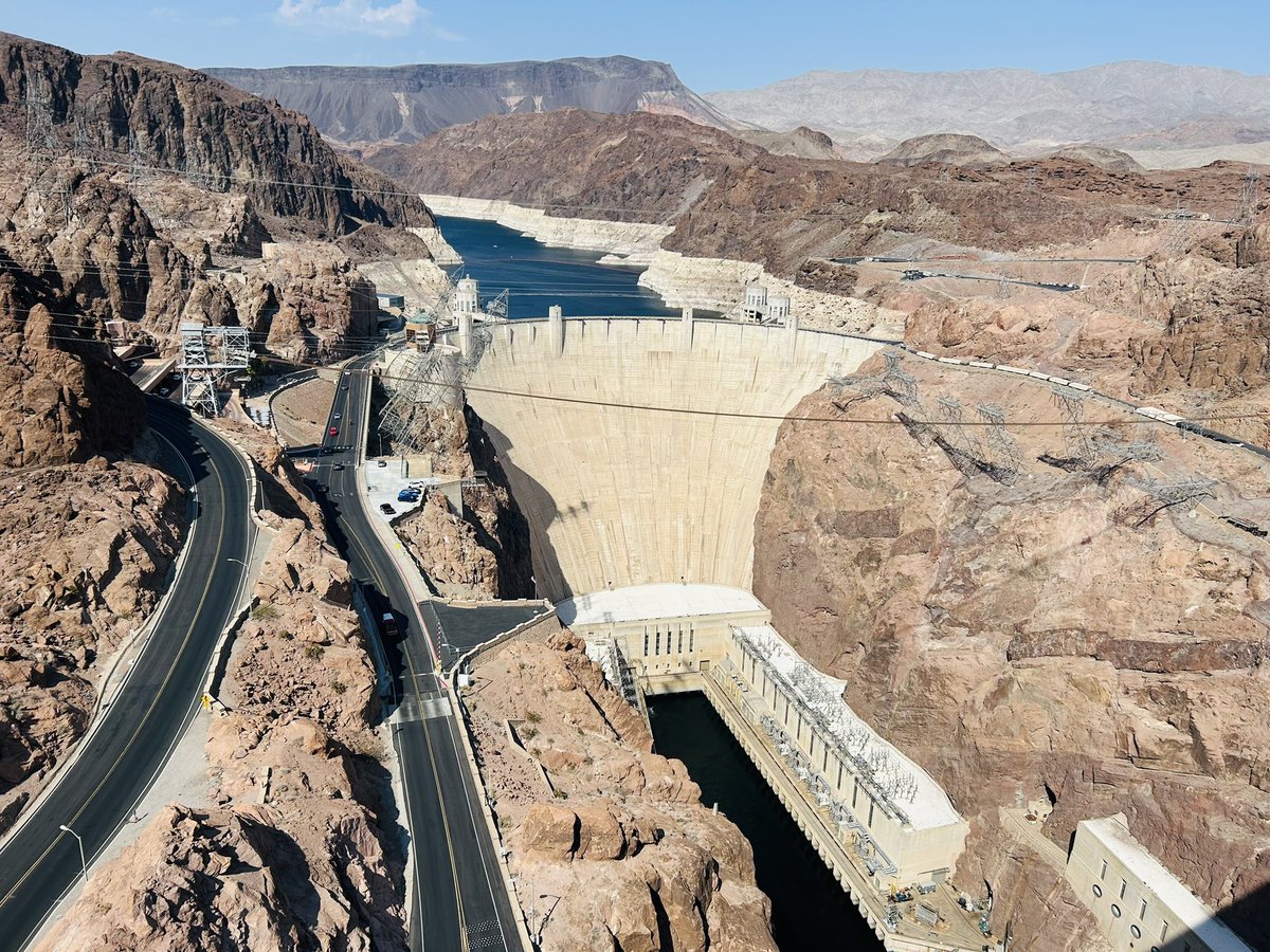 Jane_Arthur_'s tweet image. Almost blown away with the wind but worth it to see the #HooverDam #LakeMead #ColoradoRiver on the border of Arizona and Nevada 🇺🇸 #everydayisalearningday 🤓