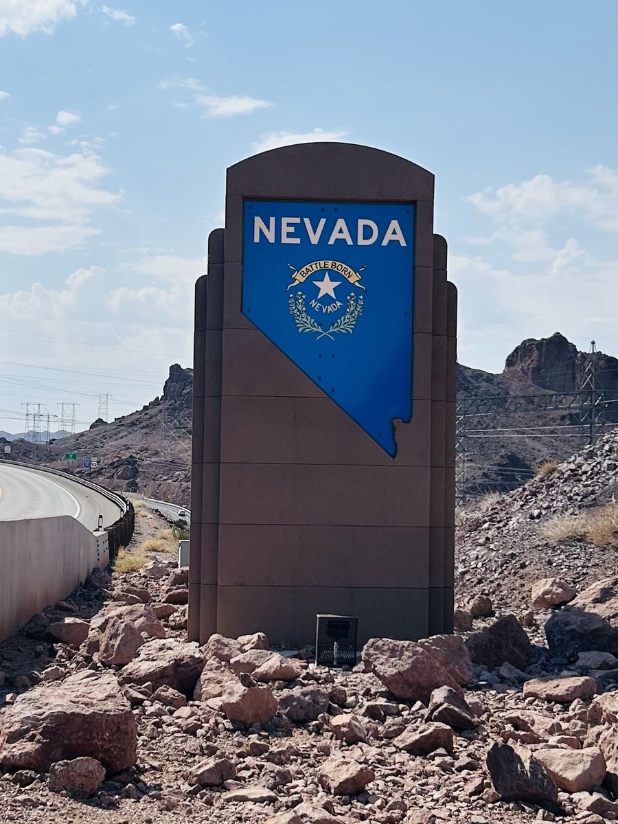 Jane_Arthur_'s tweet image. Almost blown away with the wind but worth it to see the #HooverDam #LakeMead #ColoradoRiver on the border of Arizona and Nevada 🇺🇸 #everydayisalearningday 🤓