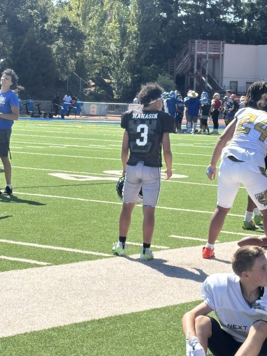 AntarMahasin's tweet photo. Cortez Mahasin
Rock3t 🚀 
2025 Serra  padded 🏈 camp https://t.co/AoB9NiUu6D