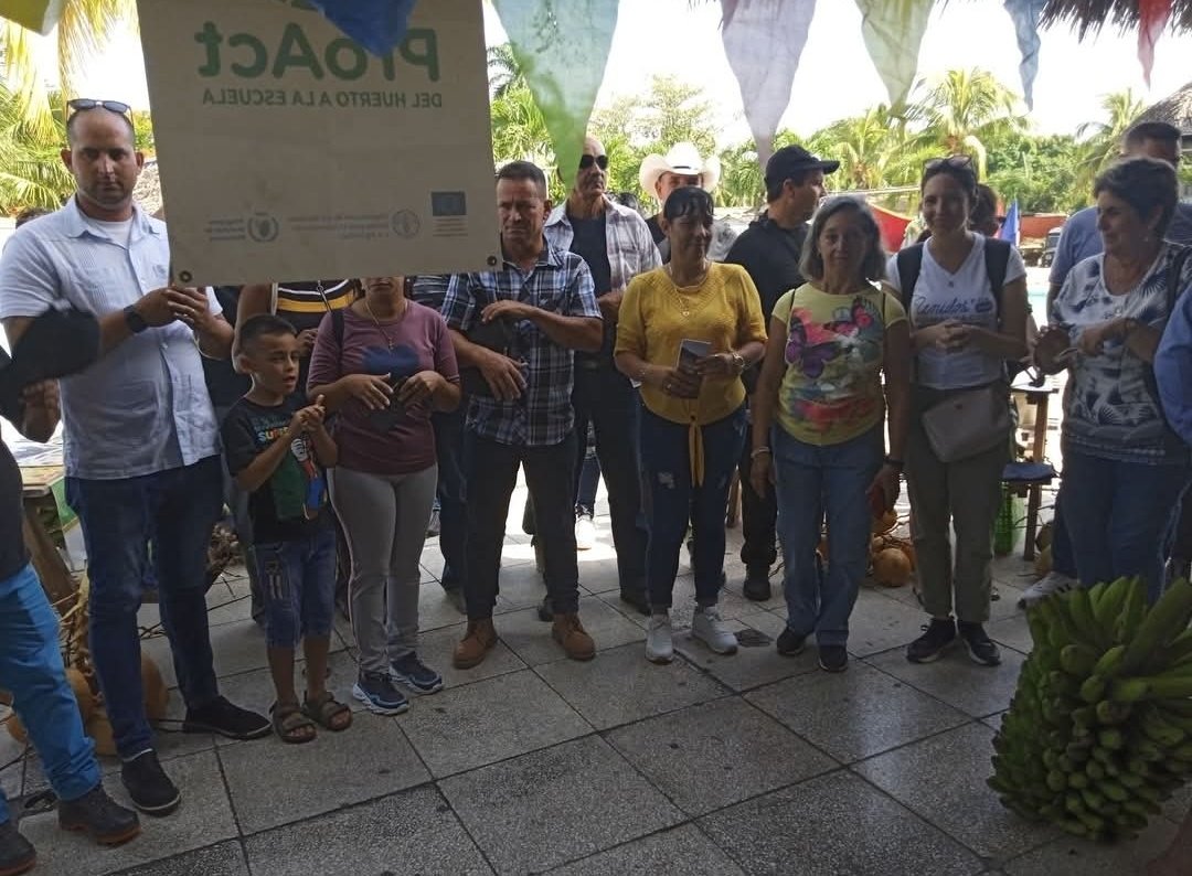 🗣️ 2da Feria por la Innovación para el desarrollo reunió a sectores estatales, educación, cultura, salud, agricultura y nuevos actores económicos.  

👥 Odelvis Luis Vázquez (PCC) y Luis Manuel Veliz (Asamblea Municipal) intercambiaron con innovadores.  
✍️🏻 y 📸 Máximo R. Luz