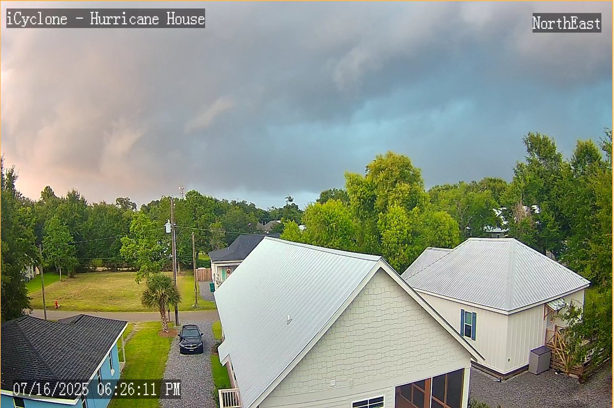 iCyclone's tweet image. The view from Hurricane House just before it started to absolutely pour. Just got 2 in (50.8 mm) in just over 30 minutes, & it's still coming down hard. Continuous, intense lightning & thunder. But not terribly windy: peak gust 22 knots.